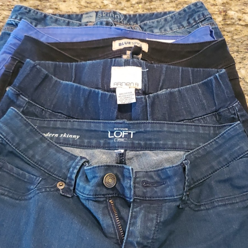 Mix of 5 small size skinny jeans.